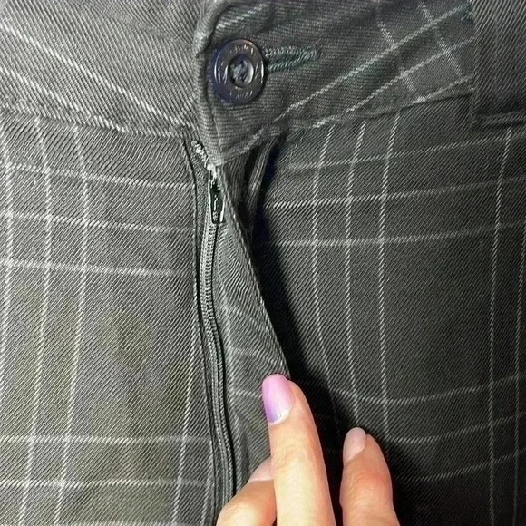 O’Neill Plaid Conquest Shorts Size 32 Black & Gray - Picture 2 of 8